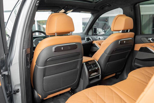 2023 BMW X7 35