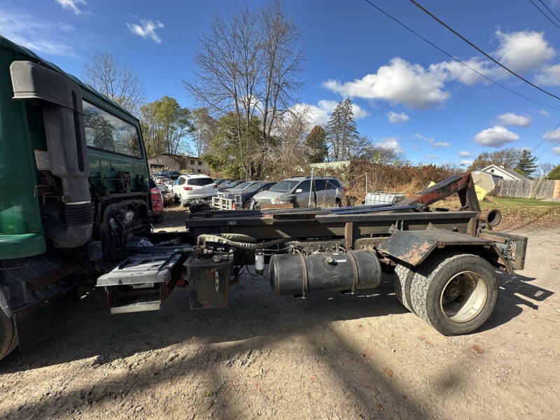 2001 UD Trucks UD2300