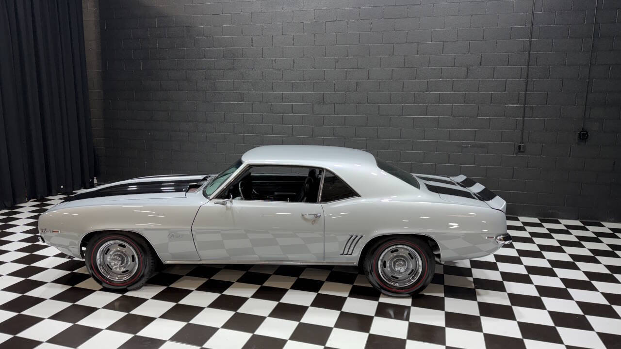 1969 Chevrolet Camaro 16