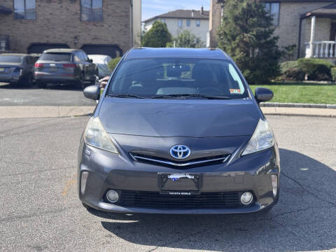 2013 Toyota Prius v Five