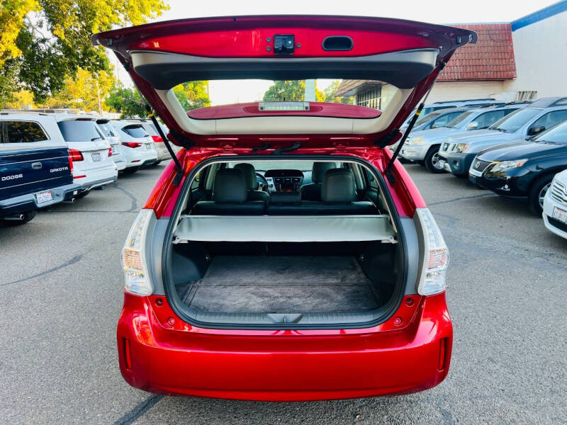 2013 Toyota Prius v Five