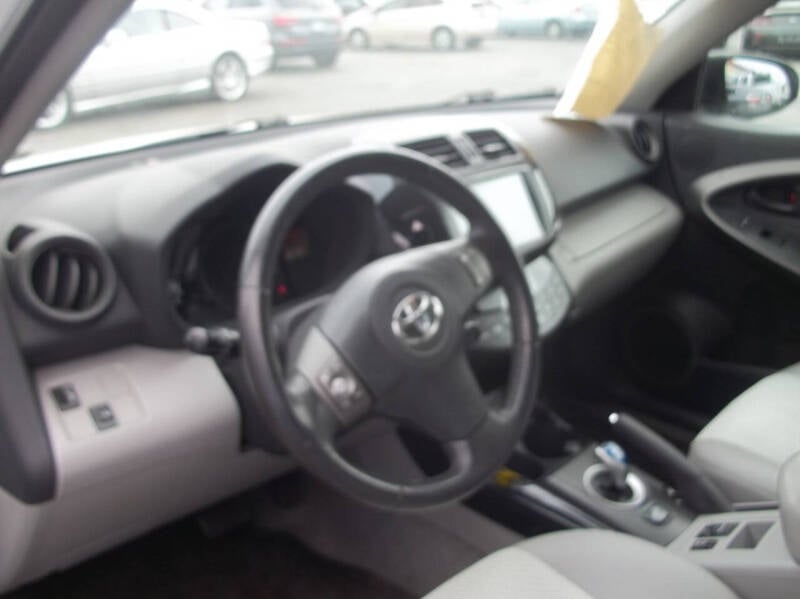 2013 Toyota RAV4 EV photo 21