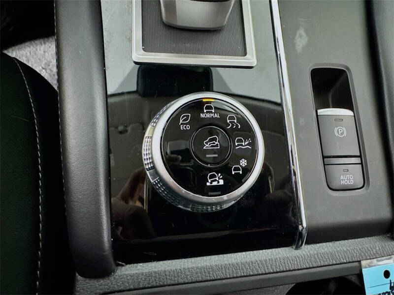 2023 Mitsubishi Outlander ES