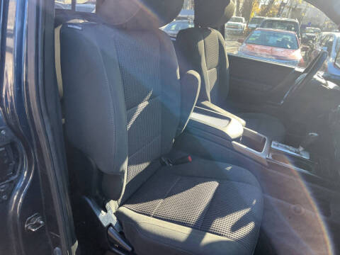 2014 Nissan Titan SV