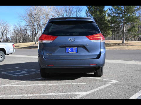 2013 Toyota Sienna LE Mobility 7-Passenger