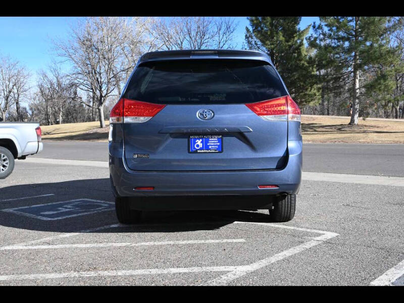 2013 Toyota Sienna LE Mobility 7-Passenger