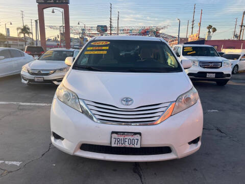 2015 Toyota Sienna LE 8-Passenger