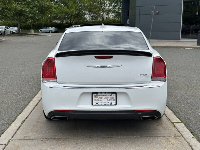 2016 Chrysler 300 C