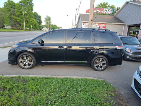 2017 Toyota Sienna SE Premium 8-Passenger