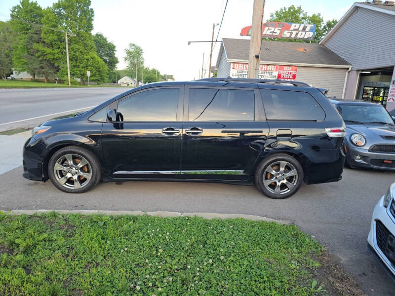 2017 Toyota Sienna SE Premium 8-Passenger