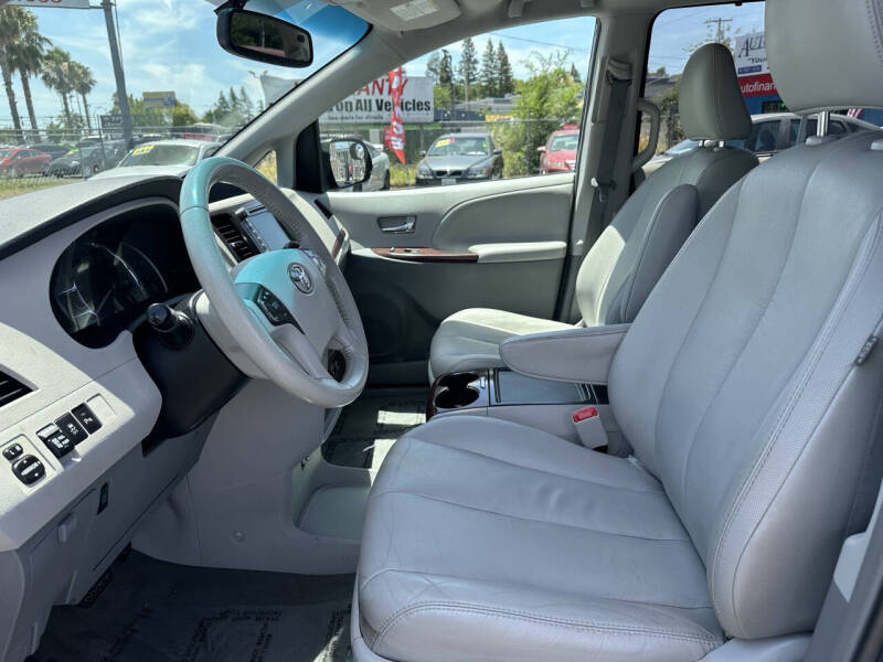 2012 Toyota Sienna XLE 8-Passenger
