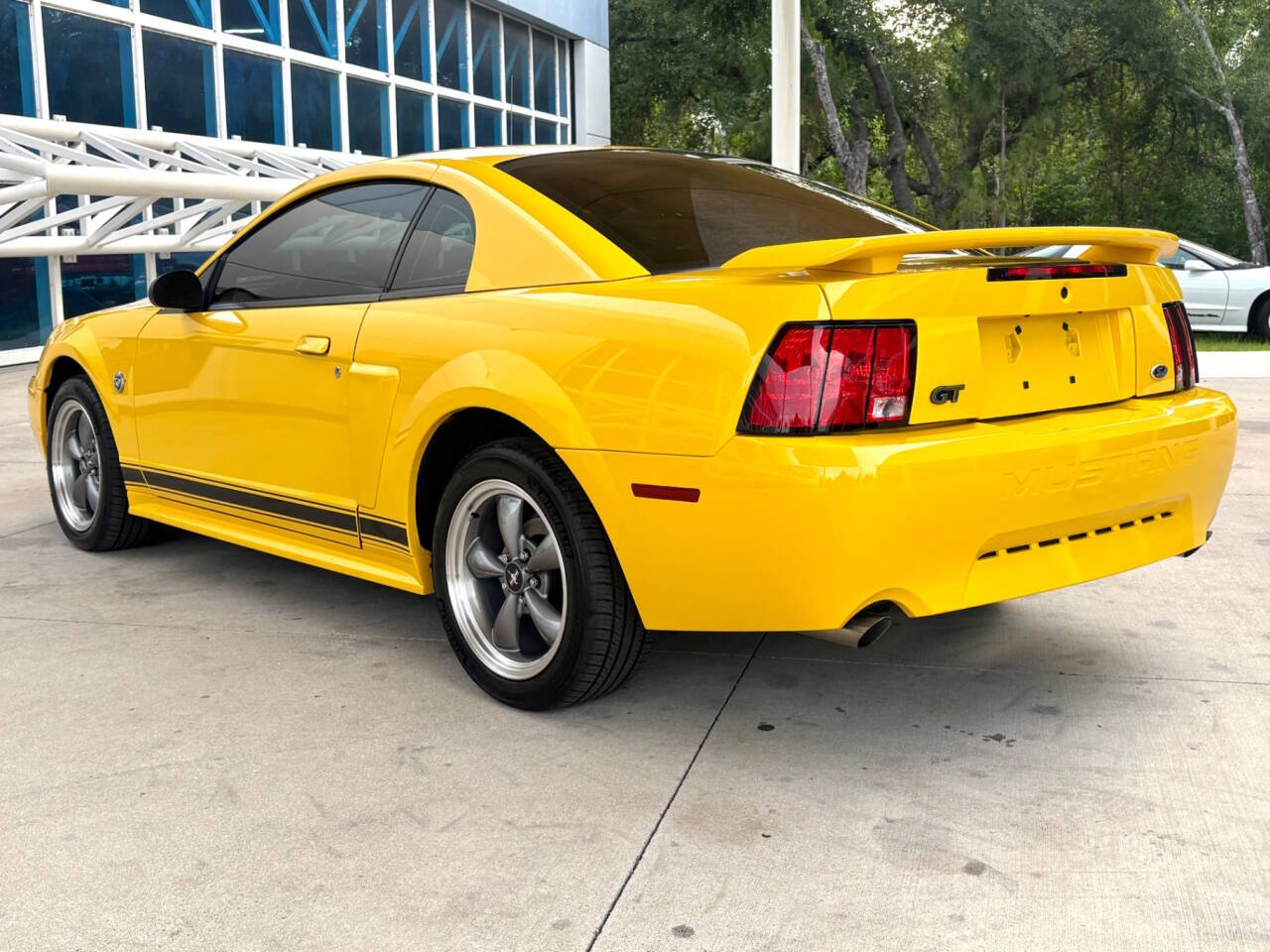 2004 Ford Mustang 9