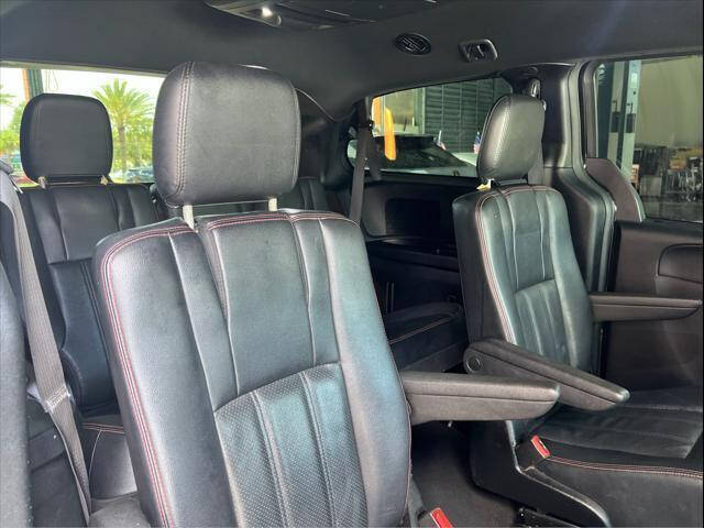 2016 DODGE Grand Caravan Minivan - $9,897