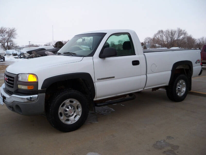 2003 GMC Sierra 2500HD for sale at Tyndall Motors in Tyndall SD