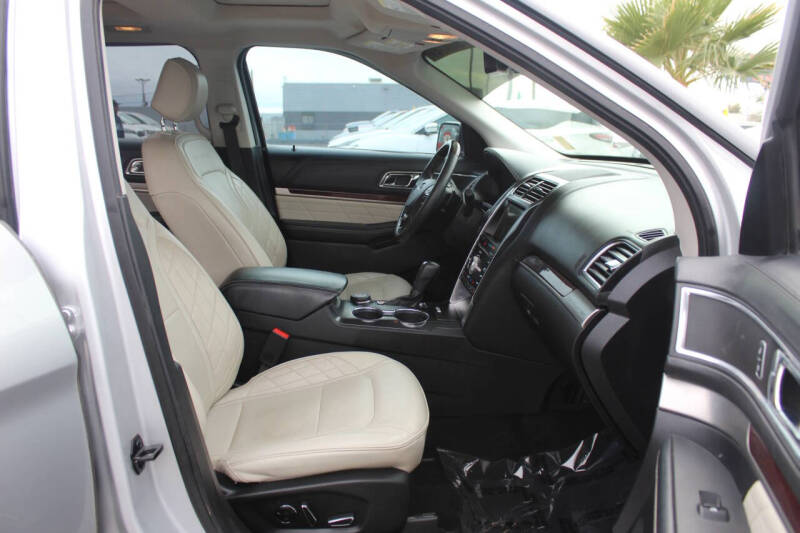 2017 Ford Explorer Platinum