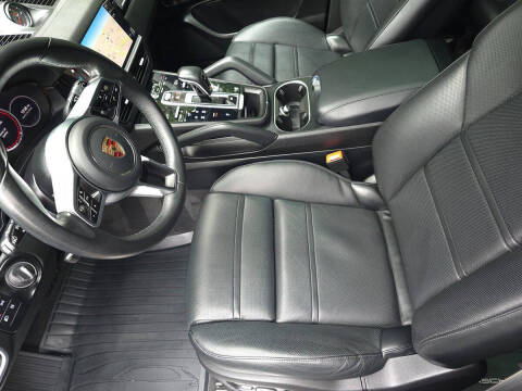 2023 Porsche Cayenne Platinum Edition