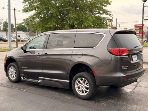 2023 Chrysler Voyager LX