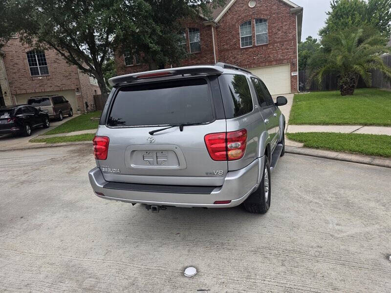 2004 Toyota Sequoia SR5