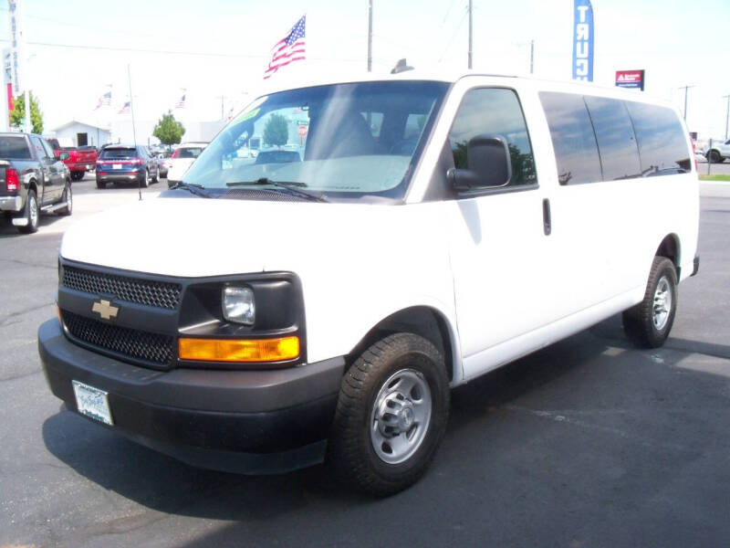 2017 Chevrolet Express Passenger LS photo 5