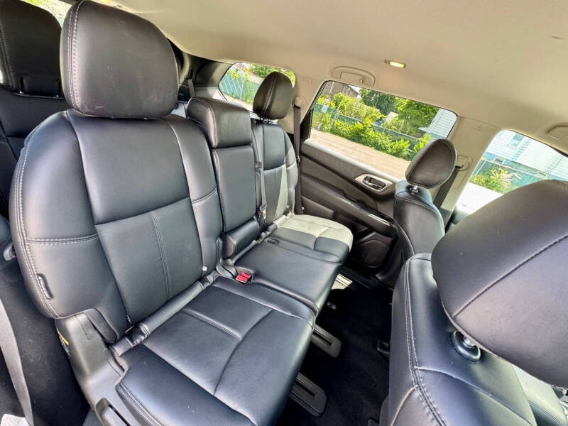 2019 Nissan Pathfinder SL
