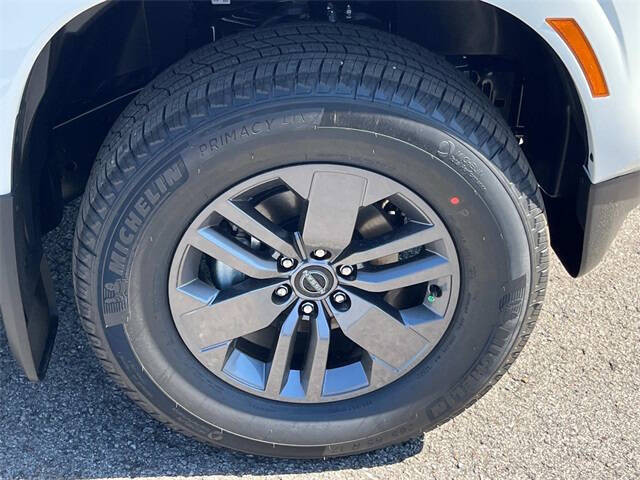 2025 Nissan Frontier SV