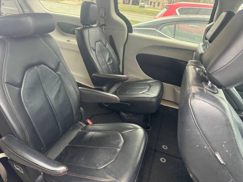 2017 Chrysler Pacifica Touring-L