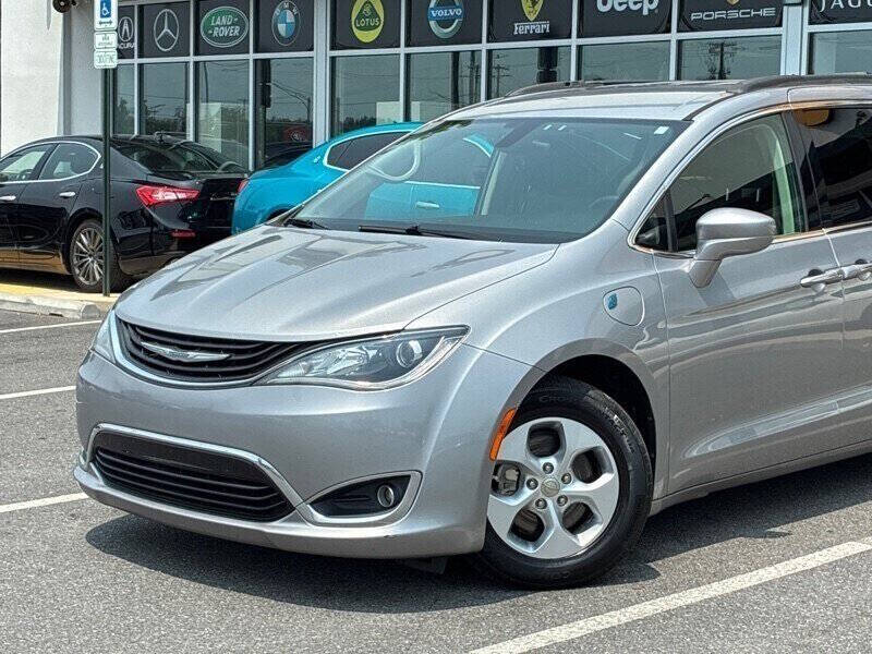 2017 Chrysler Pacifica Hybrid Premium