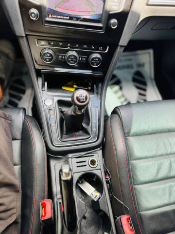 2017 Volkswagen Golf GTI Sport