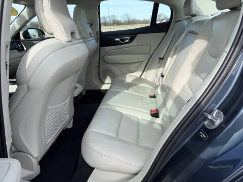 2024 Volvo S60 B5 Plus Dark Theme