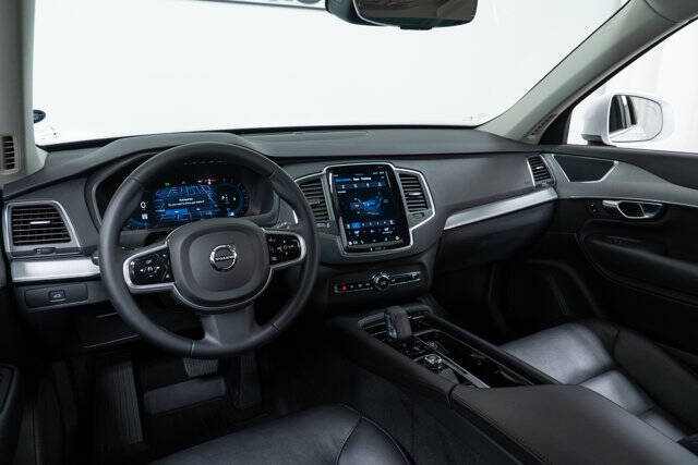 2023 Volvo XC90 B5 Core