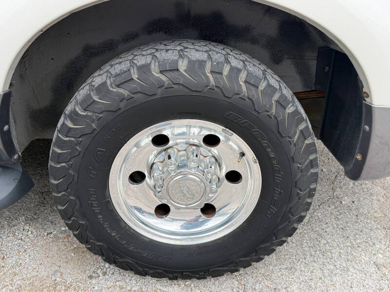 2005 Ford Excursion XLT