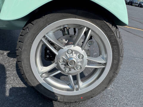 2025 Vespa Primavera 150 Batik