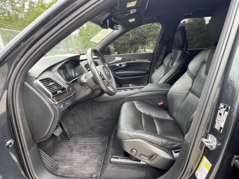 2017 Volvo XC90 T6 Momentum