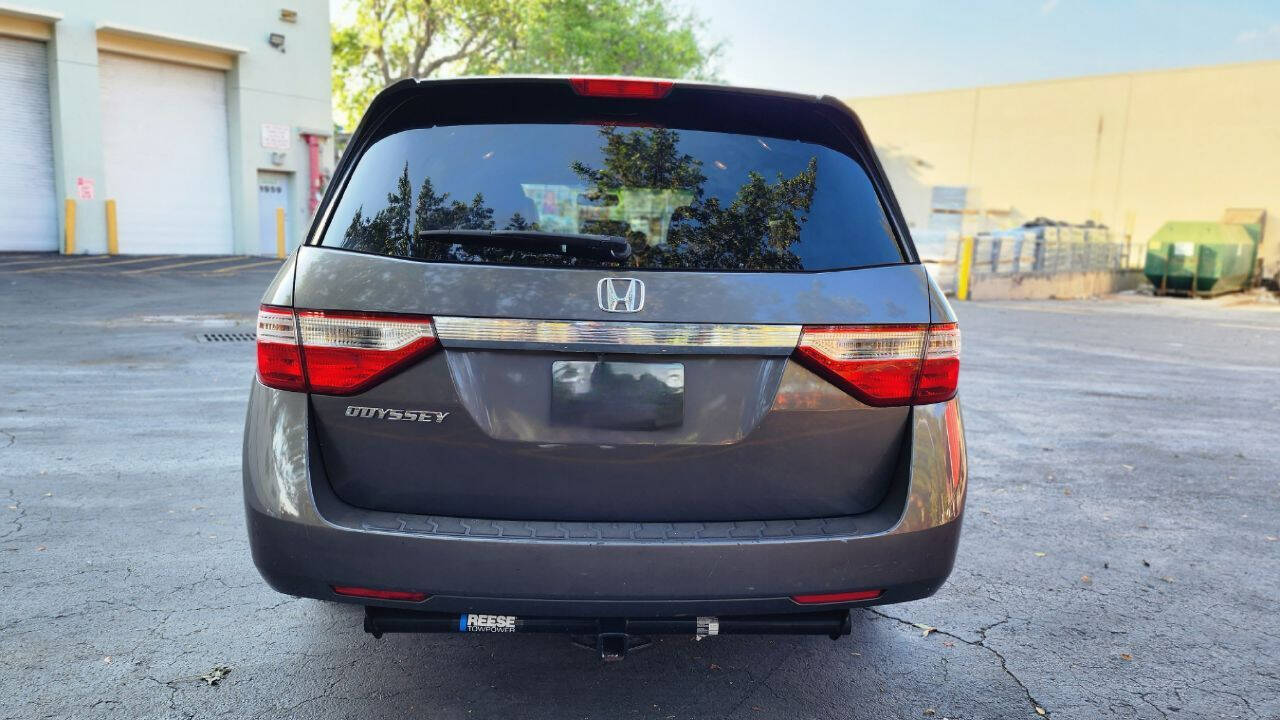 2013 Honda Odyssey  - $10,900