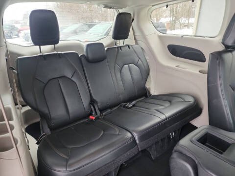 2017 Chrysler Pacifica Touring-L Plus