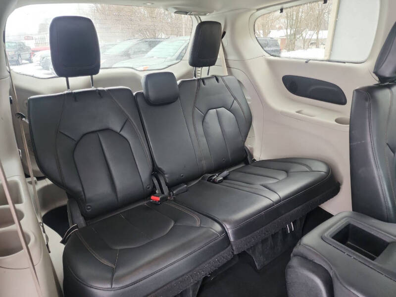 2017 Chrysler Pacifica Touring-L Plus