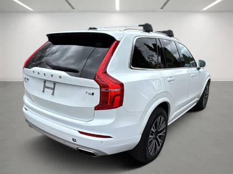 2020 Volvo XC90 T6 Momentum 6-Passenger
