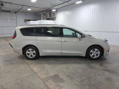 2017 Chrysler Pacifica Touring-L Plus