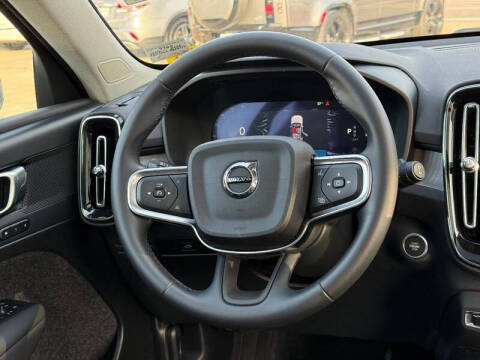 2025 Volvo XC40 B5 Core Bright Theme