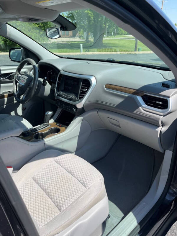 2017 GMC Acadia SLE-2