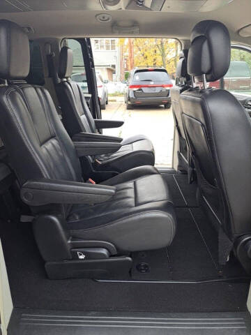 2013 Chrysler Town and Country Touring