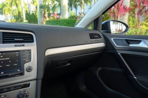 2017 Volkswagen Golf TSI S