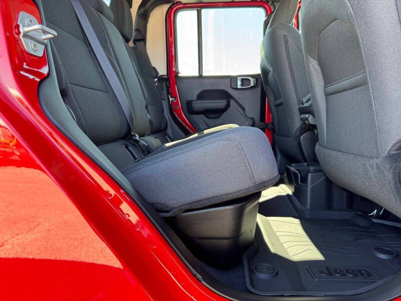 2025 Jeep Gladiator Willys