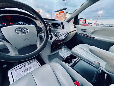 2013 Toyota Sienna XLE Mobility 7-Passenger