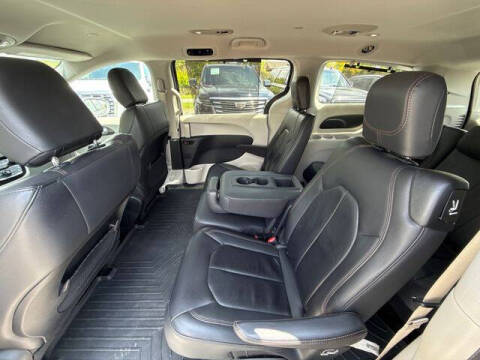 2017 Chrysler Pacifica Touring-L