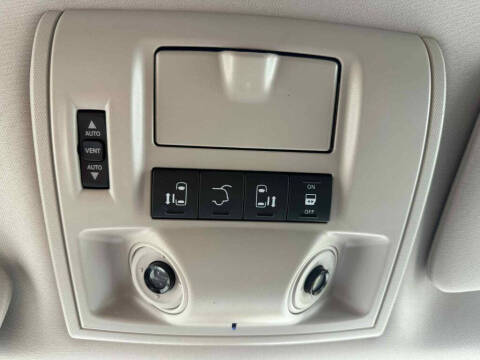 2016 Chrysler Town and Country Touring-L