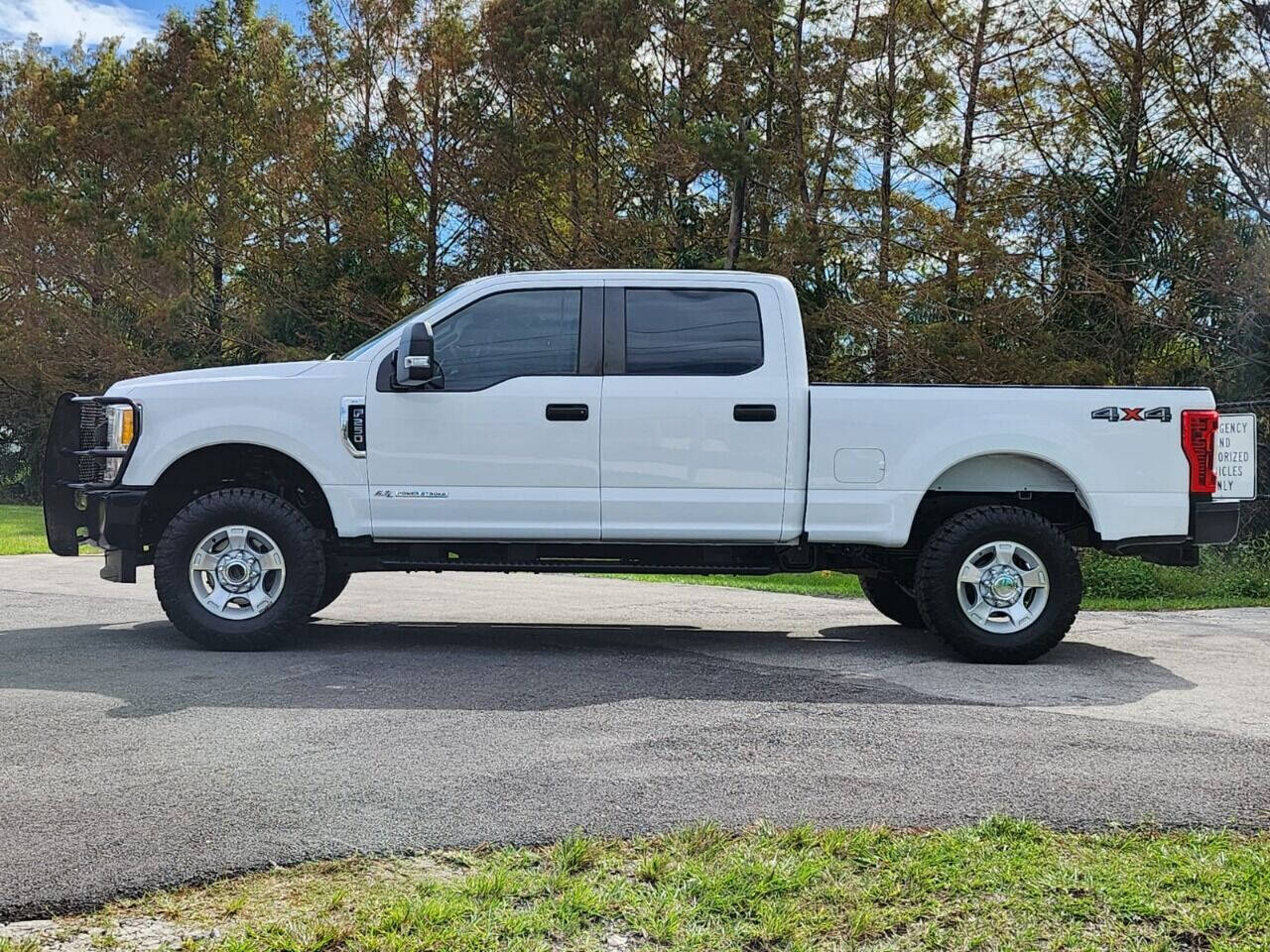 2017 FORD F-250 Pickup - $31,995