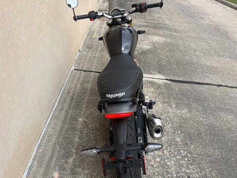 2025 Triumph Speed 400 Phantom Black / Stor