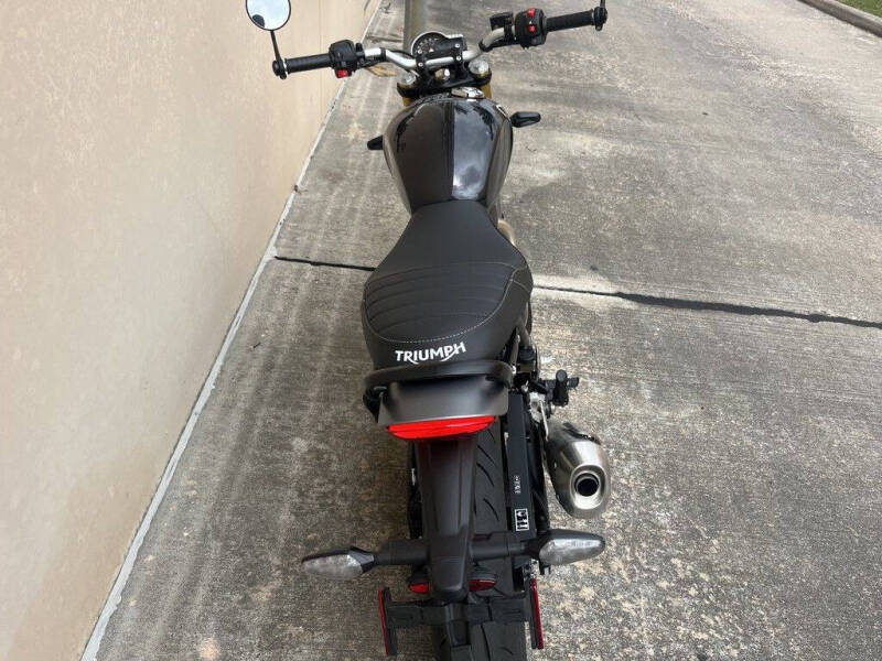 2025 Triumph Speed 400 Phantom Black / Stor