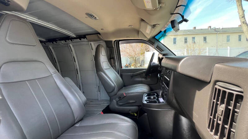 2023 Chevrolet Express 2500